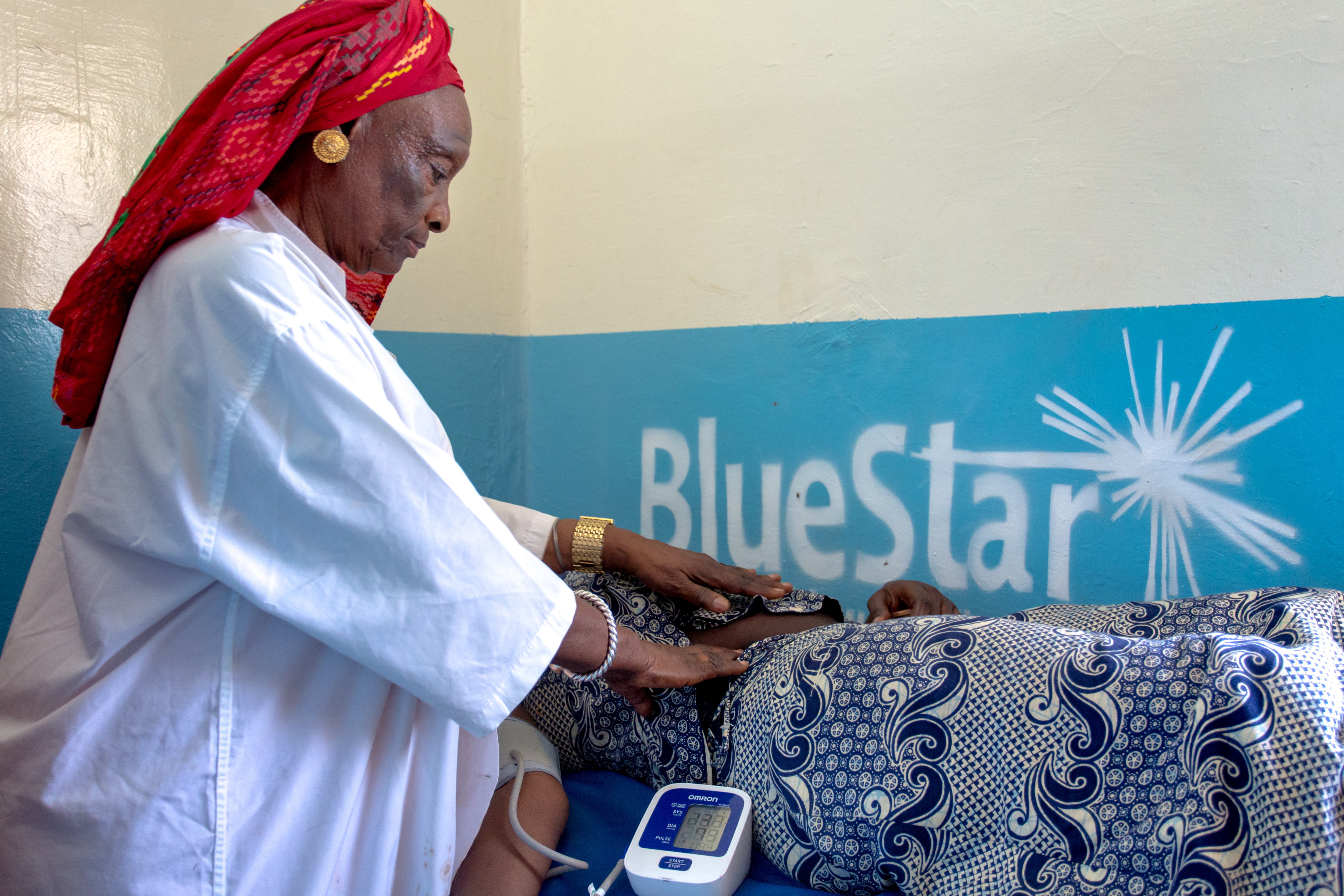 Image of a doctor with her patient 