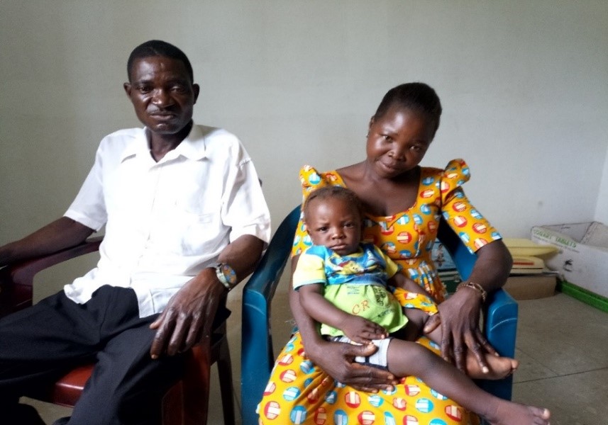 Photo of Kassam, a 41-year-old farmer, with his wife and young daughter. 